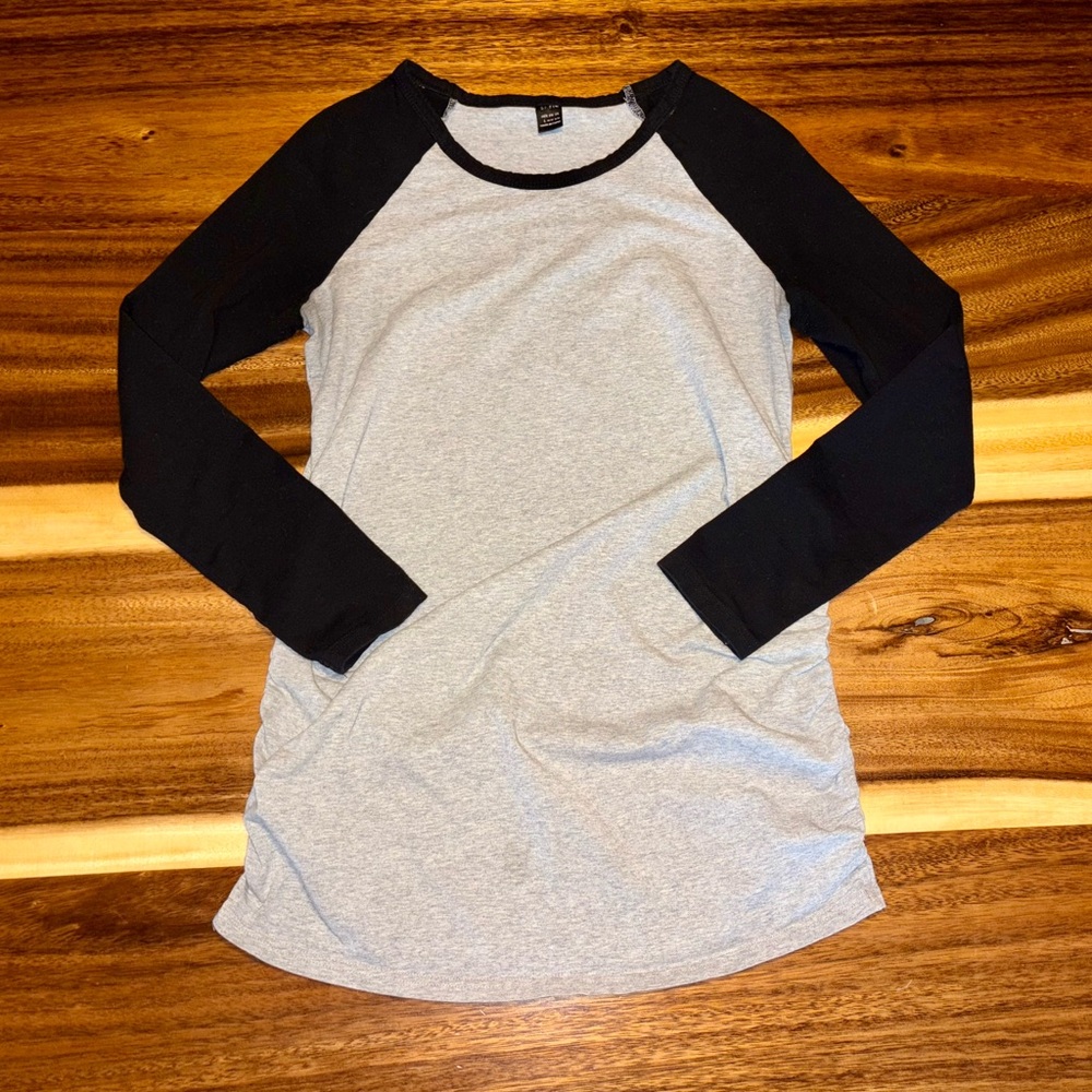 SHEIN Maternity Gray and Black Fitted Raglan Long Sleeve Tee